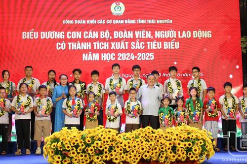 Tuyên dương 72 học sinh, sinh viên có thành tích xuất sắc tiêu biểu