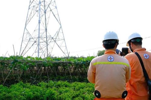Người lính truyền tải điện - Những chiến binh thầm lặng