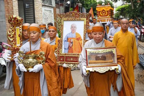 Lễ truy niệm, cung thỉnh kim quan Ni trưởng Thích nữ Như Tâm đến nơi trà-tỳ