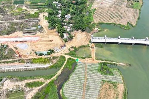 Cưỡng chế 3 thửa đất nông nghiệp cản tiến độ dự án đập dâng nghìn tỷ ở Quảng Ngãi
