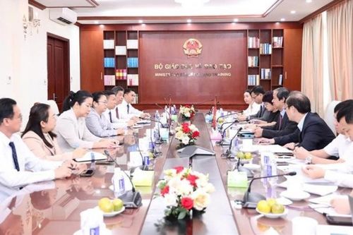 Thí điểm đào tạo tiếng Lào ở bậc phổ thông khu vực biên giới Việt - Lào