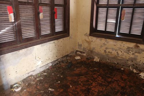 Trung tâm giới thiệu tinh hoa nghề đúc đồng bỏ hoang, thành nơi nhốt bò