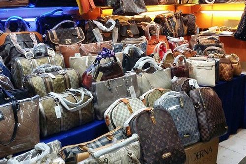 Người tiêu dùng Việt cố ý mua đồ 'fake' nên hàng giả mới ngập tràn