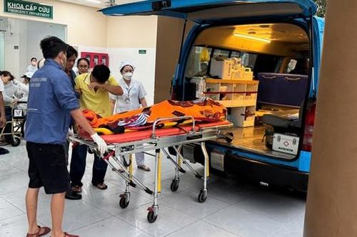 Công nhân tử vong khi leo từ tầng cao xuống để trú mưa
