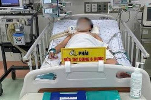 Bé trai đột ngột hôn mê, trụy tim mạch sau khi hít phải lọ hóa chất hàn nhựa trong ô tô của bố