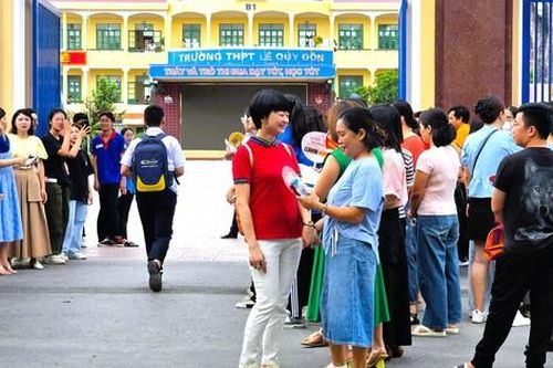 Ngày đầu thi vào lớp 10 công lập tại Hải Phòng: Nhiều thí sinh đến nhầm điểm thi