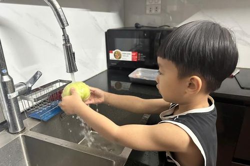 Mới nghỉ hè, mẹ đi làm nhận 10 cuộc gọi của con trong buổi sáng