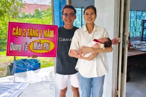 Cậu hai miền Tây 'chơi lớn' tài trợ cháu gái 1 năm xài tã thả ga
