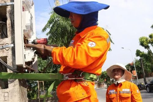EVN tập trung đẩy mạnh các dự án trọng điểm để đảm bảo cung cấp điện