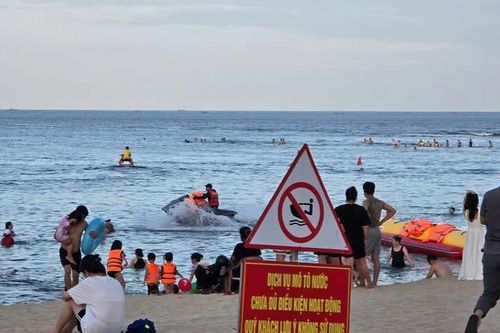 Quảng Bình: mô tô nước hoạt động không phép nguy cơ tai nạn trong mùa du lịch