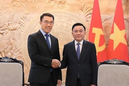 Vun đắp quan hệ đoàn kết đặc biệt Việt Nam-Lào