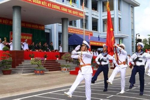 Thượng tướng Trịnh Văn Quyết dự lễ tuyên thệ chiến sĩ mới tại Vùng 2 Hải quân