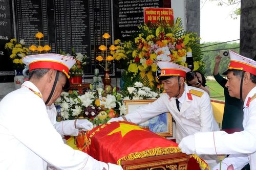Tổ chức lễ truy điệu, an táng hài cốt liệt sĩ-Anh hùng Lực lượng vũ trang nhân dân Ngô Đức Mai tại quê nhà