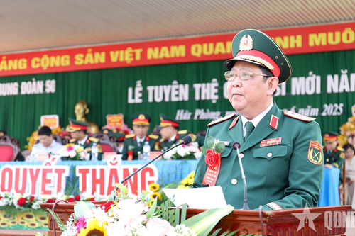 Thượng tướng Huỳnh Chiến Thắng dự Lễ tuyên thệ chiến sĩ mới tại Trung đoàn 50 (Bộ CHQS TP Hải Phòng)