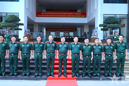 Thượng tướng Hoàng Xuân Chiến làm việc với Binh chủng Hóa học