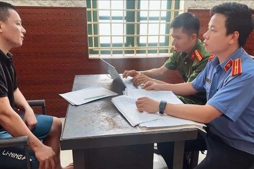 Khởi tố, tạm giam đối tượng uy hiếp, ép buộc bồi thường sau tai nạn giao thông