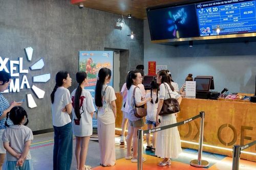 Dế Mèn 'đối đầu' Doraemon: Doanh thu phụ thuộc tình cảm khán giả