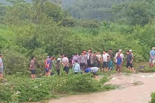 Cô gái 16 tuổi bị lũ cuốn trôi ở Hòa Bình