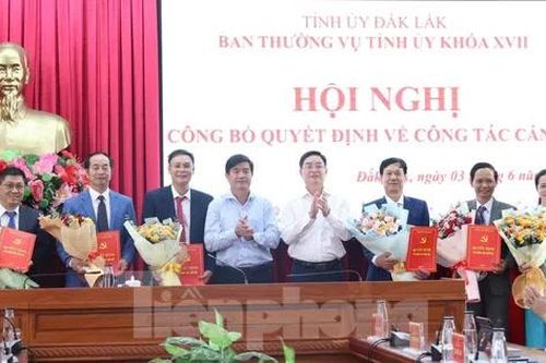 Công bố quyết định về công tác cán bộ ở 2 tỉnh Bình Định và Đắk Lắk