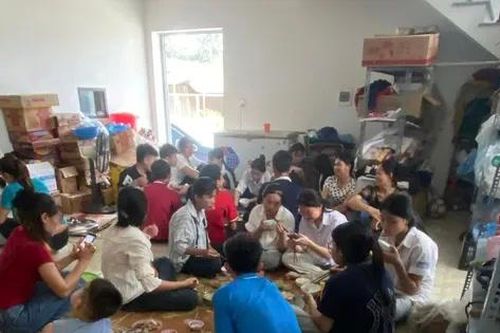 Một gia đình ở Phú Thọ nấu cơm và bố trí chỗ nghỉ miễn phí cho gần 100 thí sinh đi thi và người nhà