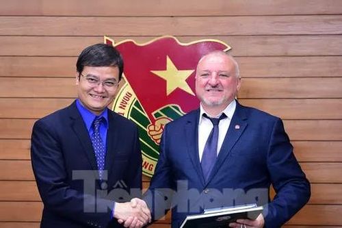 Bí thư thứ nhất Trung ương Đoàn tiếp Chủ tịch Đảng Xã hội Hungary