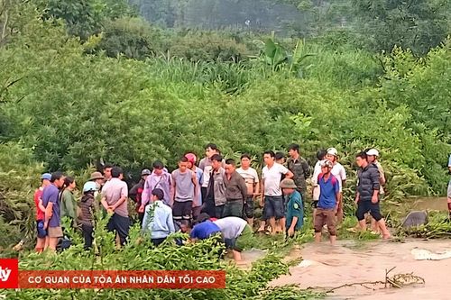 Đi qua ngầm tràn, hai người bị lũ cuốn trôi