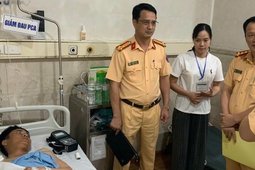 Ô tô tải húc xe CSGT trên cao tốc, Thượng úy CSCĐ gãy tay phải