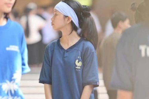 Nữ sinh quấn khăn tang dự thi vào lớp 10 ở Hà Tĩnh