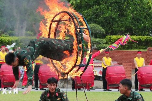 Mãn nhãn với màn biểu diễn của các chiến sỹ Lữ đoàn 113 Đặc công anh hùng