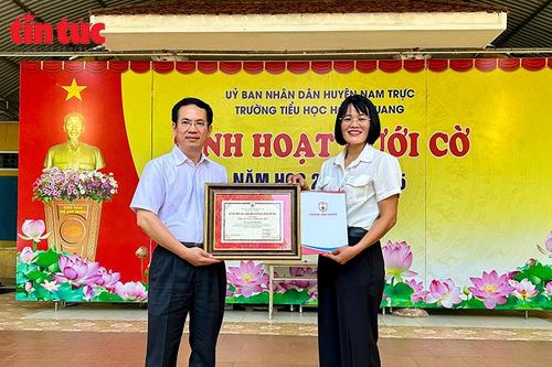 Tôn vinh cô giáo dũng cảm lao xuống sông cứu người