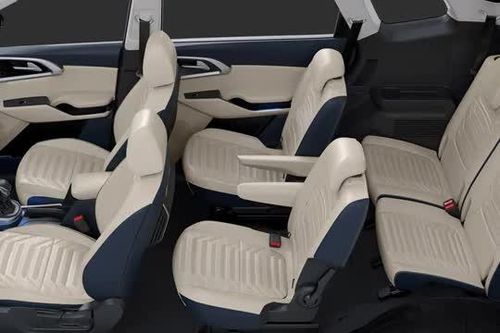 Ở Việt Nam có xe 7 chỗ giá dưới 600 triệu đang giảm giá, có option ghế cơ trưởng, có cả máy dầu tiết kiệm