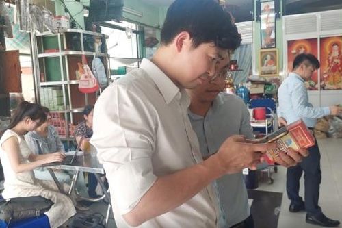 Phát hiện dầu xoa bóp giả ghi nhãn 'Chánh Đại'