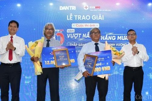 Trao giải cuộc thi ảnh '50 năm vượt nắng thắng mưa''