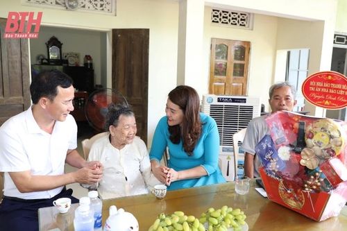 Hội Nhà báo tỉnh thăm, tặng quà thân nhân các nhà báo liệt sĩ