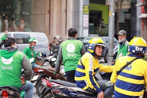 Người Hà Nội và TP.HCM chi mạnh tay cho gọi xe: 250.000 đồng/tháng cho ô tô, 105.000 cho xe máy
