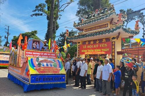 Lưu giữ văn hóa đình làng giữa thời hiện đại