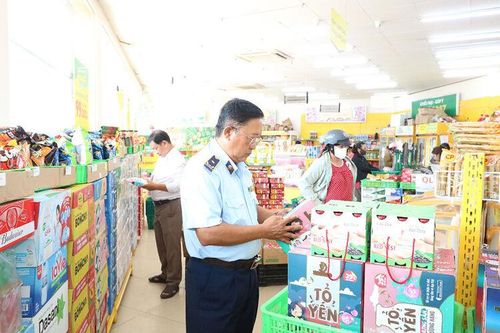 Kiểm tra về buôn lậu, gian lận thương mại, hàng giả trên địa bàn xã Bình Hòa