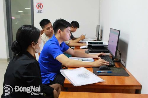 Đồng Nai công bố 14 thủ tục hành chính và 25 điểm triển khai thí điểm mô hình Điểm hỗ trợ mô hình dịch vụ công trực tuyến