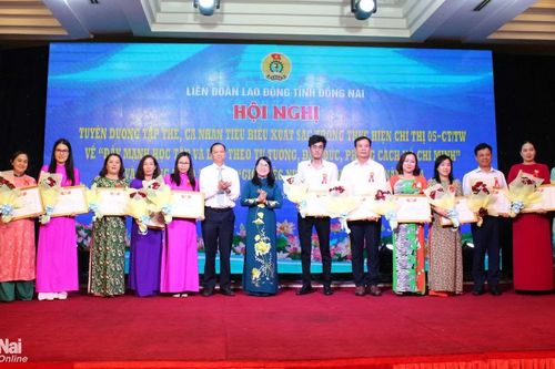 Tuyên dương 141 điển hình trong học tập và làm theo Bác và phong trào 'Giỏi việc nước, đảm việc nhà'