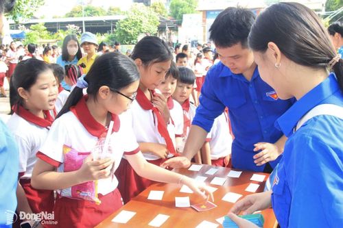 Hơn 1 ngàn thiếu nhi của huyện Vĩnh Cửu và huyện Tân Phú tham gia Ngày hội Tuổi thơ tỉnh Đồng Nai năm 2025