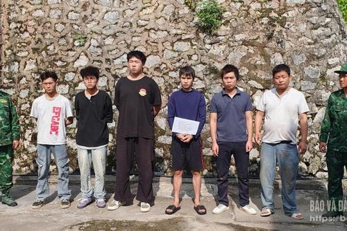 Bàn giao đối tượng tổ chức đưa 7 người Trung Quốc nhập cảnh trái phép vào Việt Nam