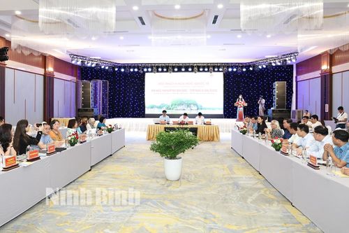 Hội thảo khoa học quốc tế 'Văn khắc Hán Nôm núi Non Nước-Tiềm năng di sản tư liệu'