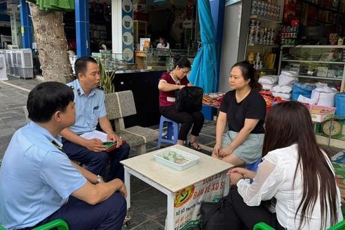Đoàn liên ngành kiểm tra buôn lậu, gian lận thương mại và hàng giả tại huyện Quỳnh Nhai