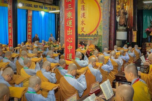 Đồng Tháp: Hội đồng Giới sư Ni đăng đàn truyền giới, giới tử Ni cầu Chánh pháp Yết-ma