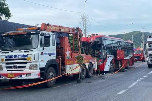 Hai ô tô va chạm trên đường tránh Huế khiến 6 người thương vong có còn hạn đăng kiểm?