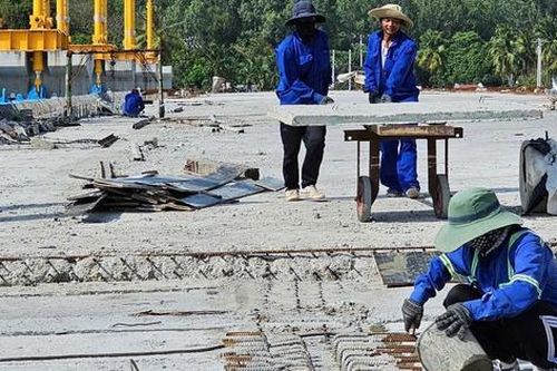 Chống nắng cho công nhân xây dựng từ những việc nhỏ nhưng thiết thực