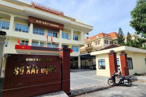 Sở Xây dựng Quảng Ngãi có bao nhiêu lãnh đạo, phòng chuyên môn sau sáp nhập tỉnh?