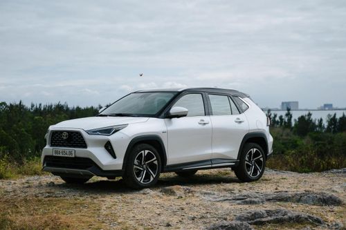 Toyota triệu hồi gần 1.500 xe Yaris Cross HEV tại Việt Nam do lỗi kính nóc