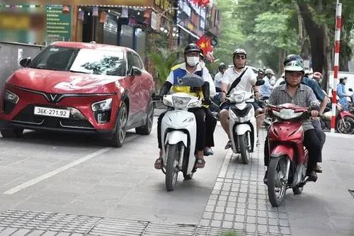 Leo vỉa hè, nhận 'phạt nguội'