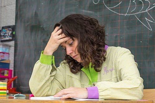 Bị trừ lương vì đến lớp muộn... 1 phút, giáo viên phản ứng dữ dội
